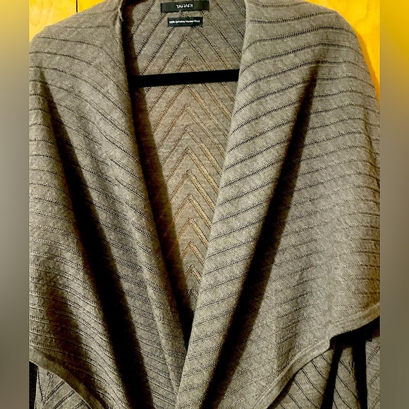 Tahari khaki/brown (Large) Poncho Style 100% Merino Wool Lightweight Shawl - Picture 1 of 13